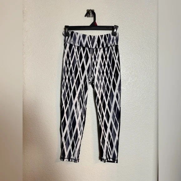 Bundle of Small Workout Leggings - Picture 6 of 14